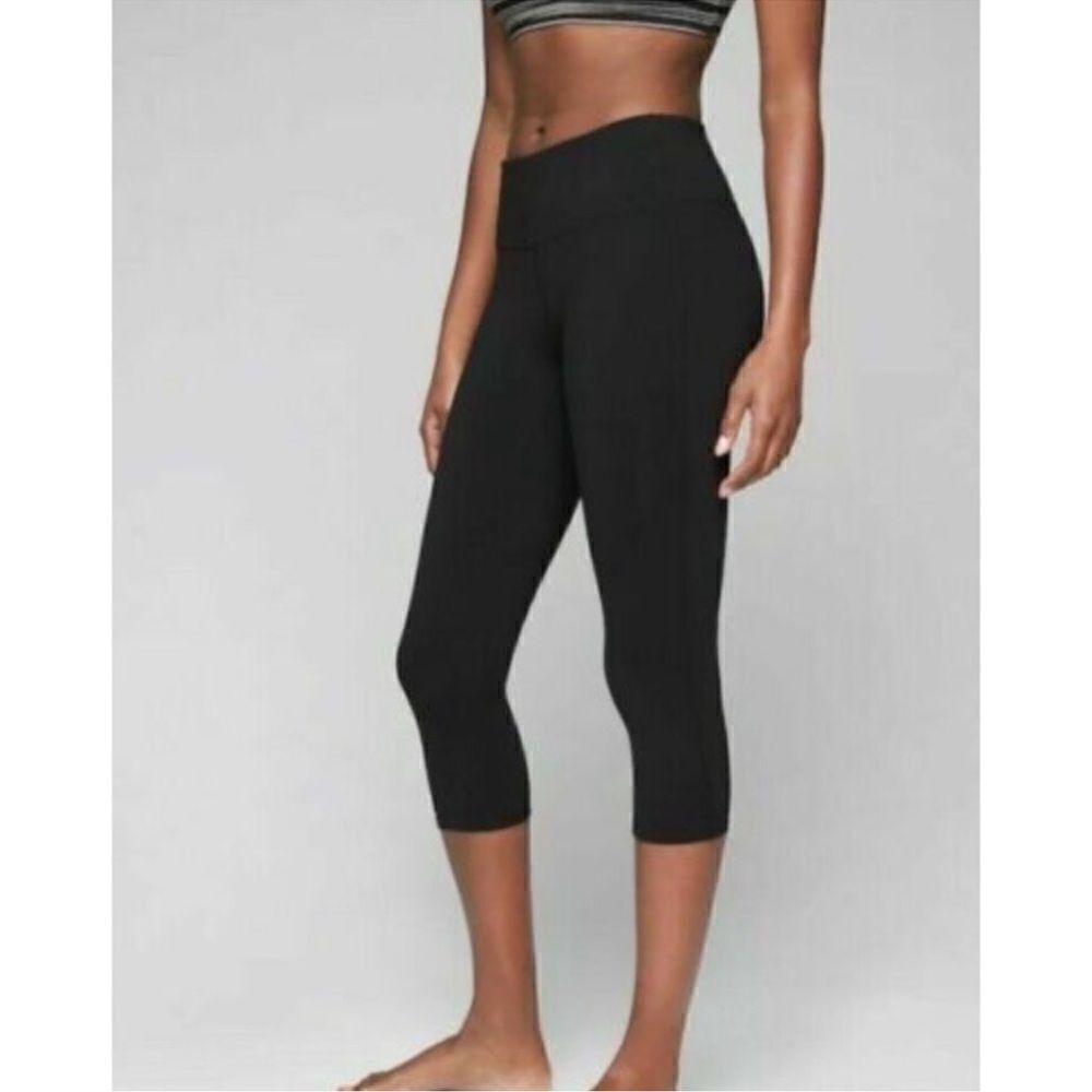 Athleta Chaturanga High Rise Capri Leggings Black M